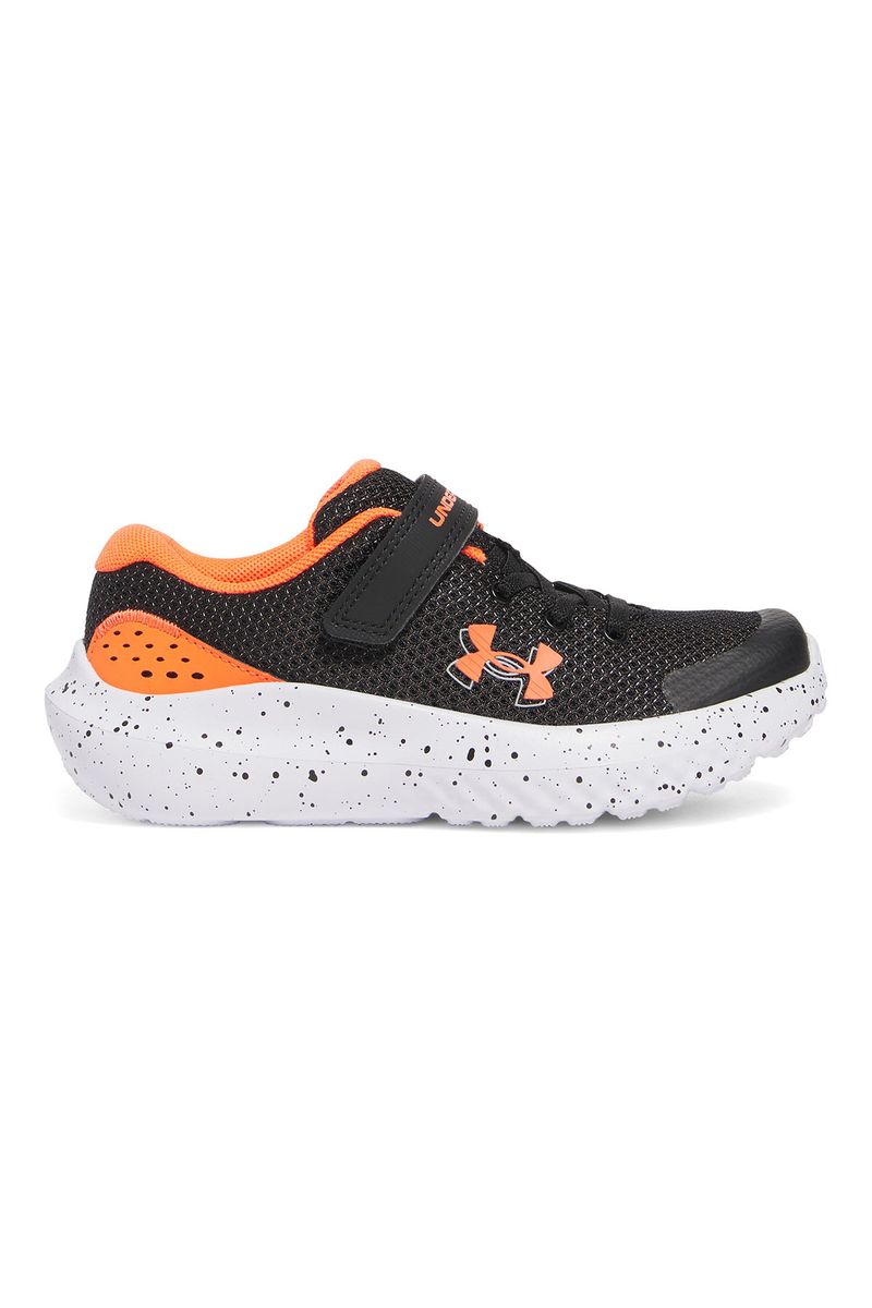 Zapatillas-de-running-UA-Surge-4-AC-negro-para-niños