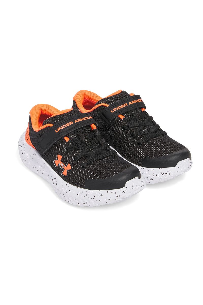 Zapatillas-de-running-UA-Surge-4-AC-negro-para-niños