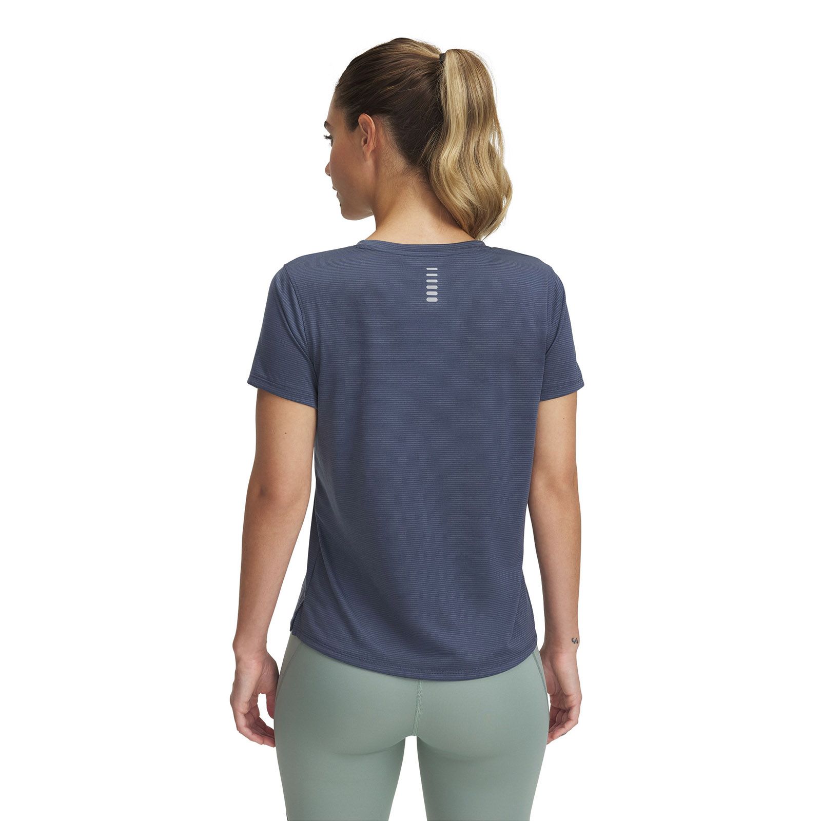 Polera manga corta Under Armour launch gris para mujer
