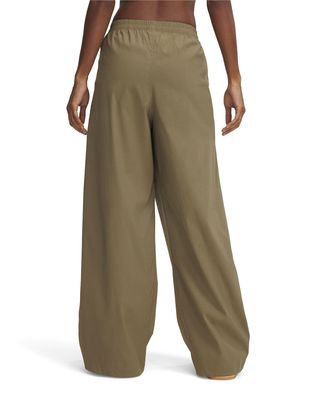 Pantalón UA Unstoppable Parachute café para mujer